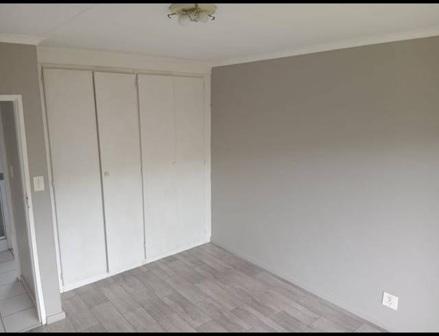 2 BEDROOM TOWNHOUSE FOR SALE IN ROOIHUISKRAAL NORTH